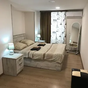 https://le-petit.alltbilisihotels.com
